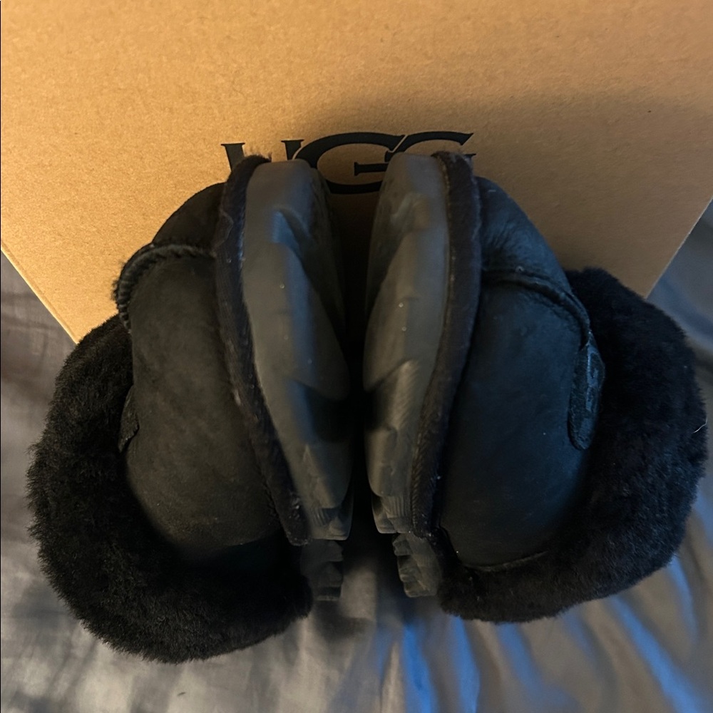 UGGS SIZE 9 Black USED‼️ read description and look at photos carefully‼️ - Picture 15 of 16